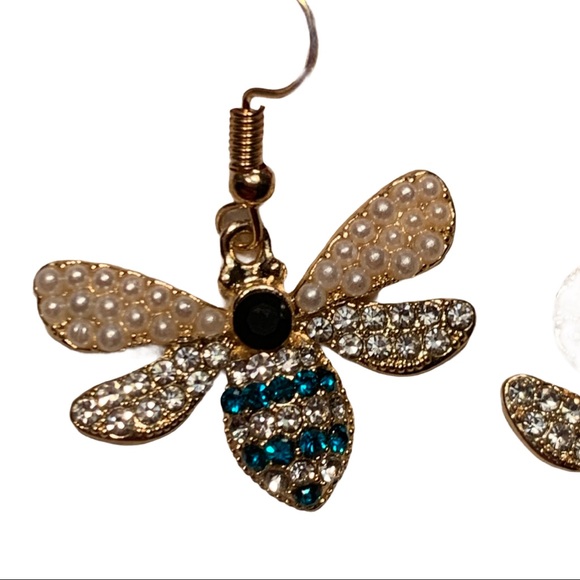 🦋🆕 Betsey Johnson Style - Butterfly Drop Earrings - Picture 3 of 4